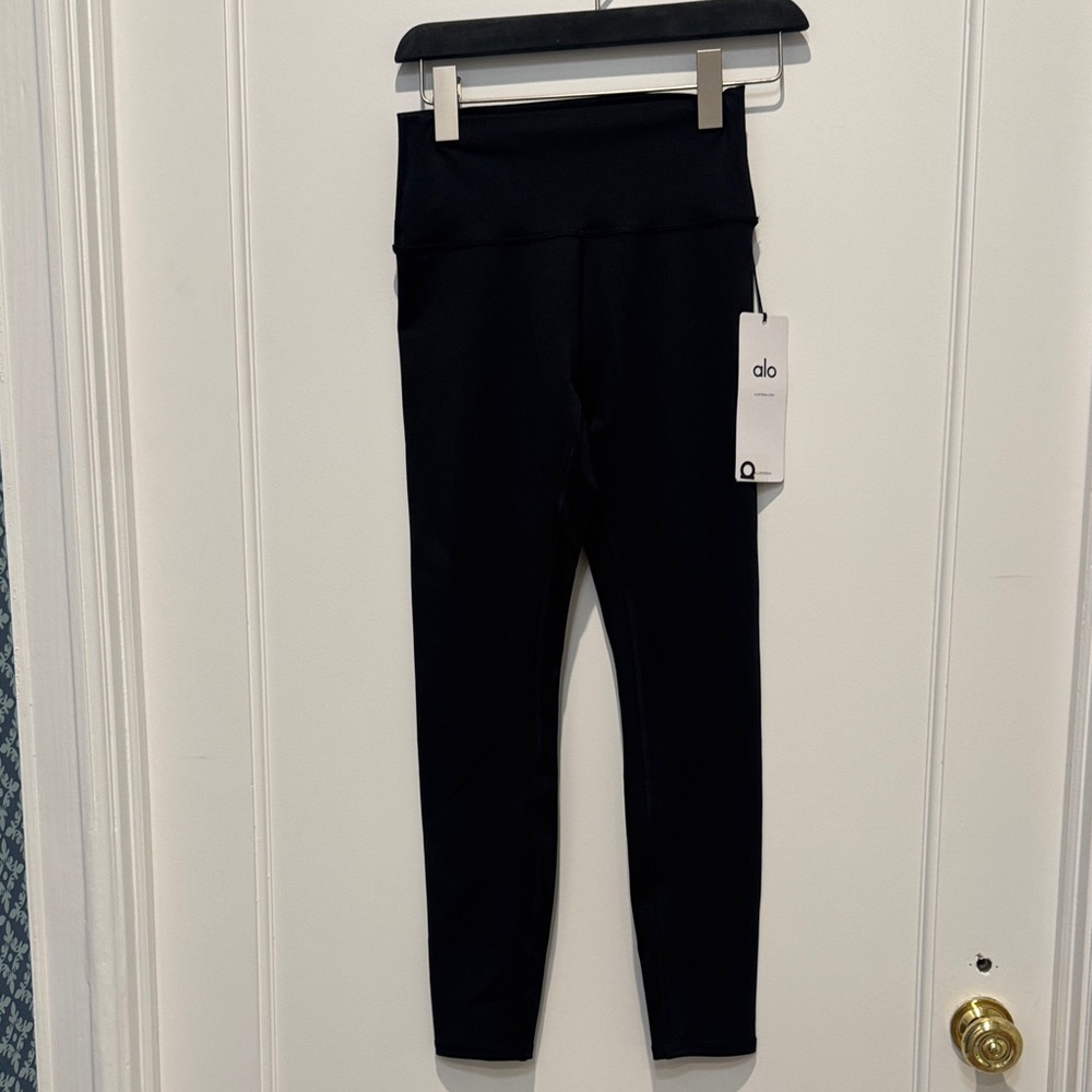 ALO Yoga Brand New Women’s Black 7/8 High-Waist Airlift Leggings with tags